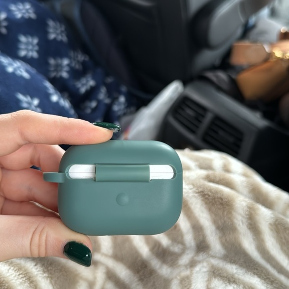 Apple AirPod Pros - Picture 3 of 3